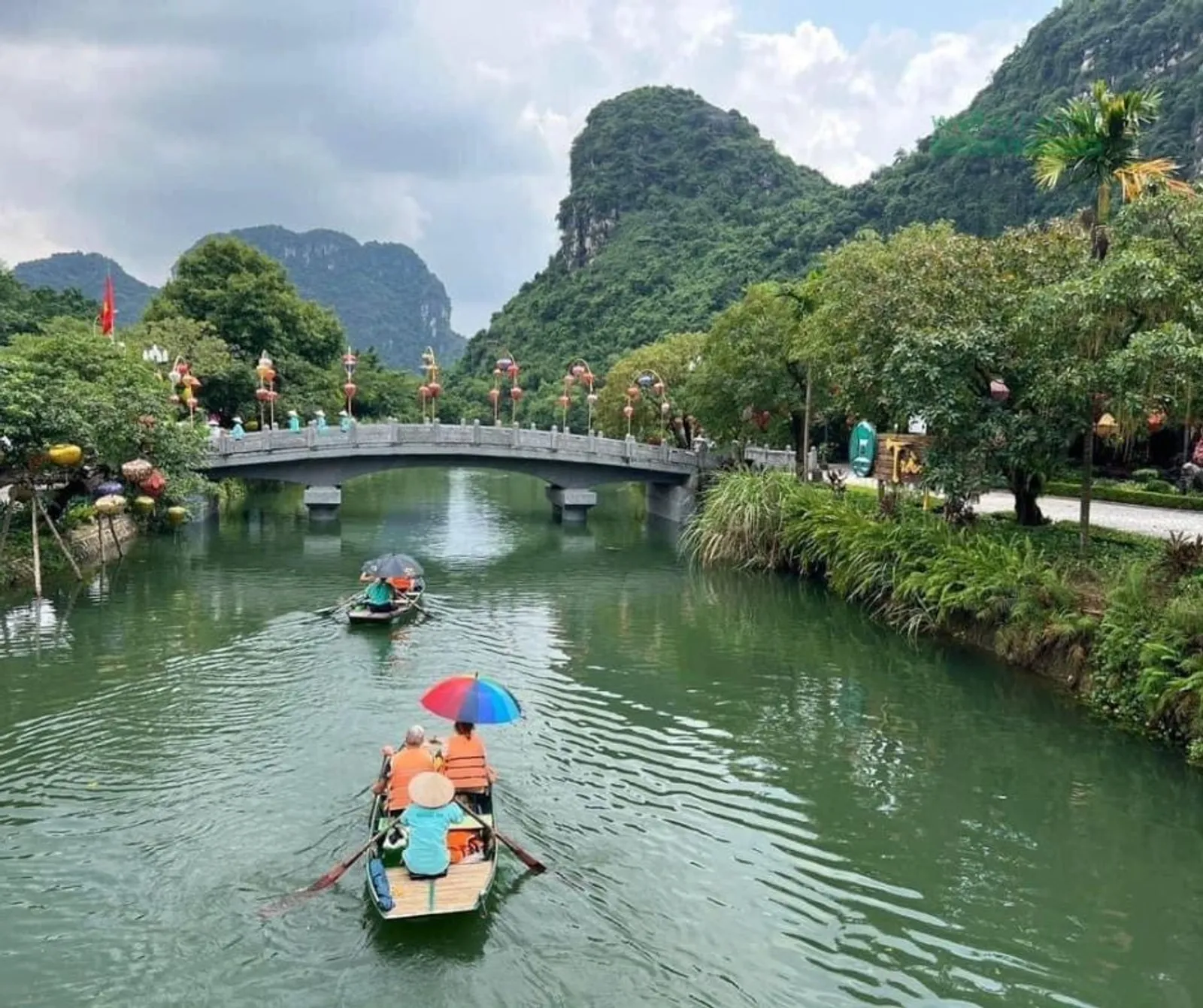 Paket Wisata Vietnam di Hanoi Halong Trang An 5 Hari 4 Malam – photo 23