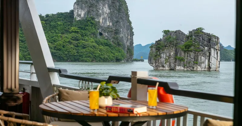One Day Halong bay tour with La Regina Day Cruise