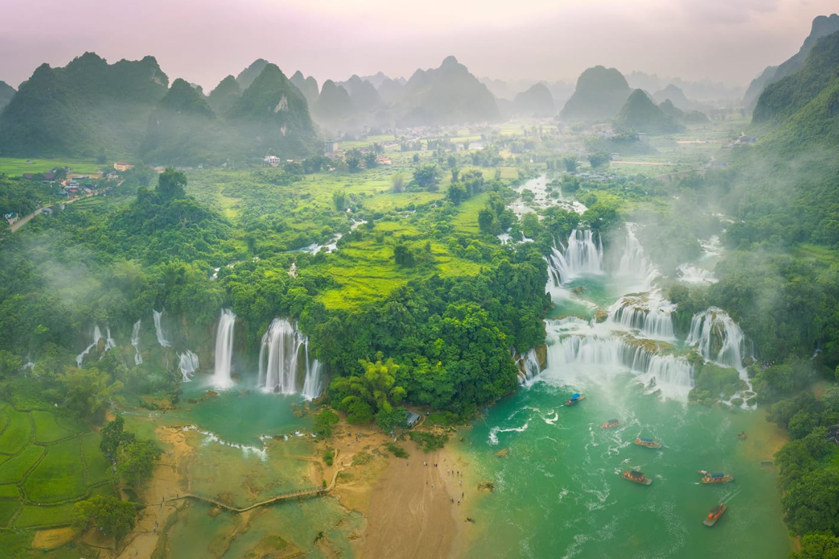 Breathtaking view of Cao Bang mountains and rivers