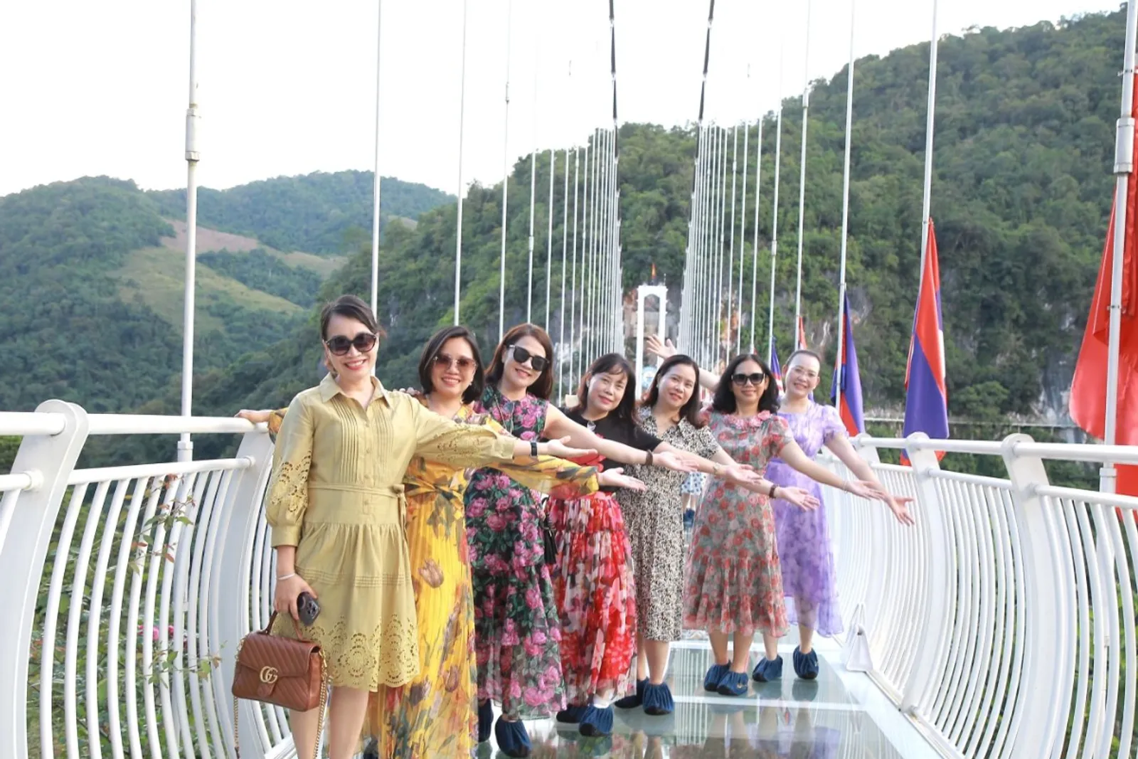 bach long glass bridge moc chau