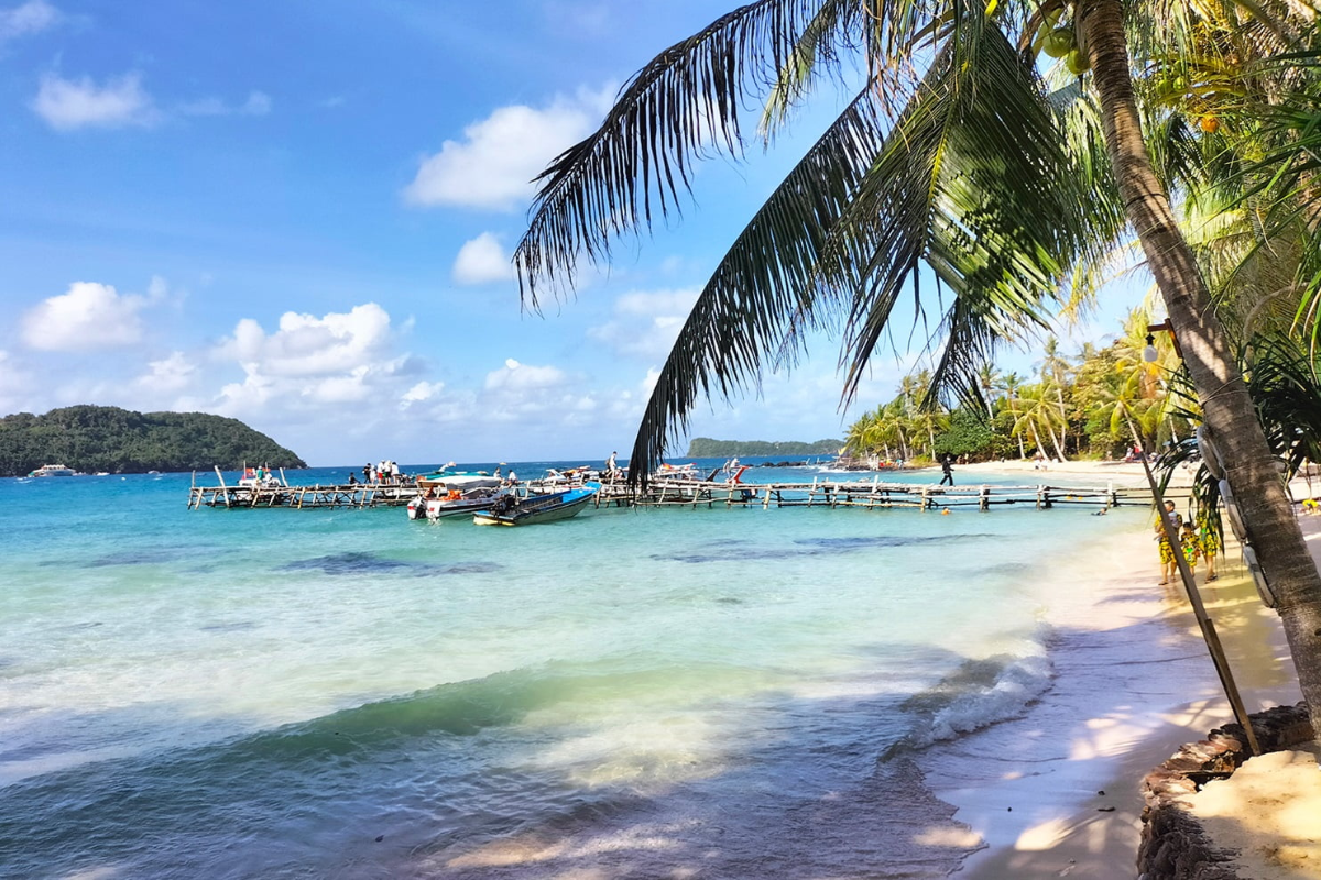 Sunny beach in Phu Quoc during October