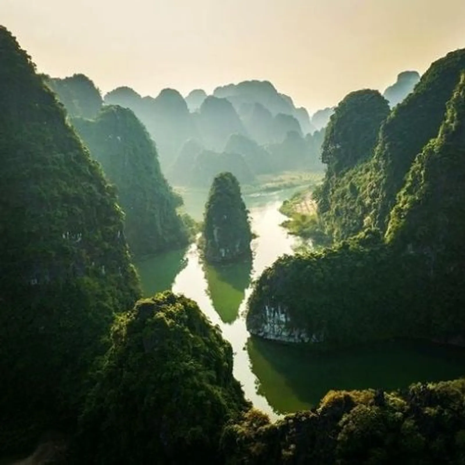 Paket Wisata Vietnam di Hanoi Halong Trang An 5 Hari 4 Malam – photo 17