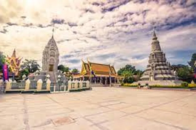 PHNOM PENH ARRIVAL (D)