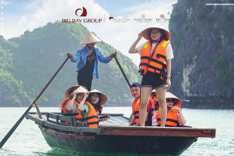 HANOI - TUAN CHAU - HA LONG BAY – LAN HA BAY – TRA BAU ( LUNCH/ DINNER )