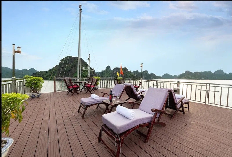 TITOP ISLAND – HALONG BAY - HANOI ( BREAKFAST/ BRUNCH)