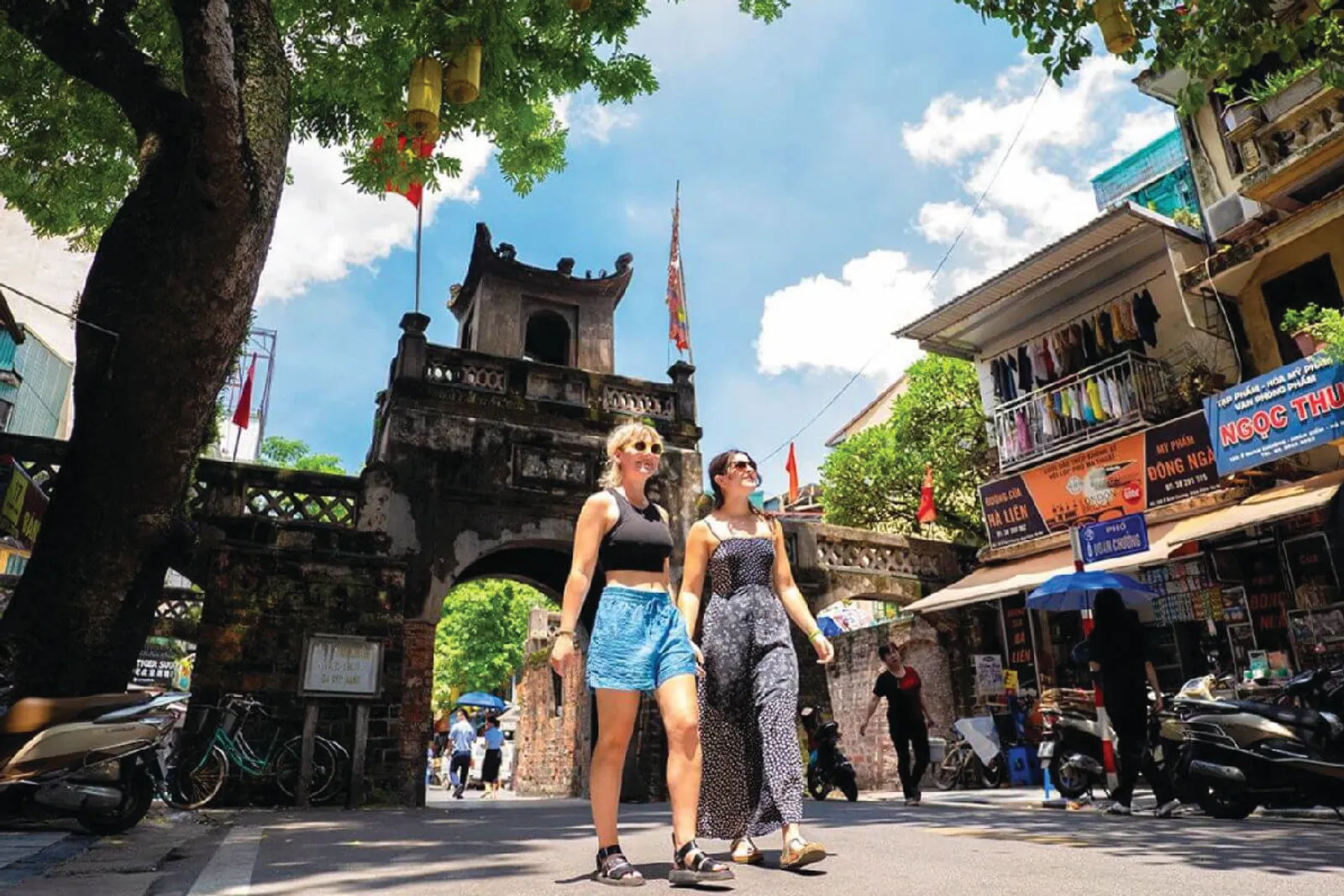 Hanoi old quarter walking tour: Must-try journey for tourists coming to Hanoi