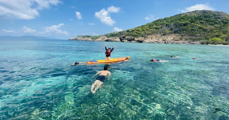 Discover Hon Cau Island, Con Dao Tour