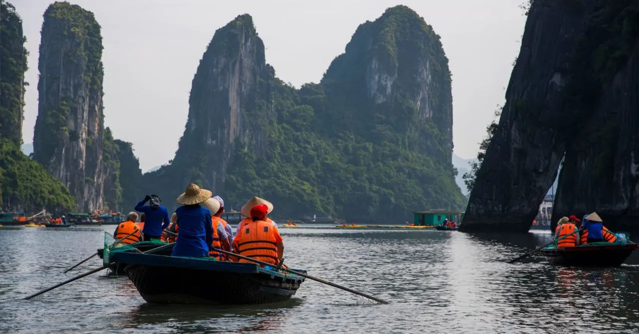 Hanoi & Halong Bay 4 Days on a Private Boat