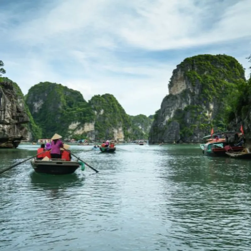 HARI 3: HA LONG BAY + TOUR KOTA HANOI + SHOPPING (SARAPAN / MAKAN SIANG / MAKAN MALAM)