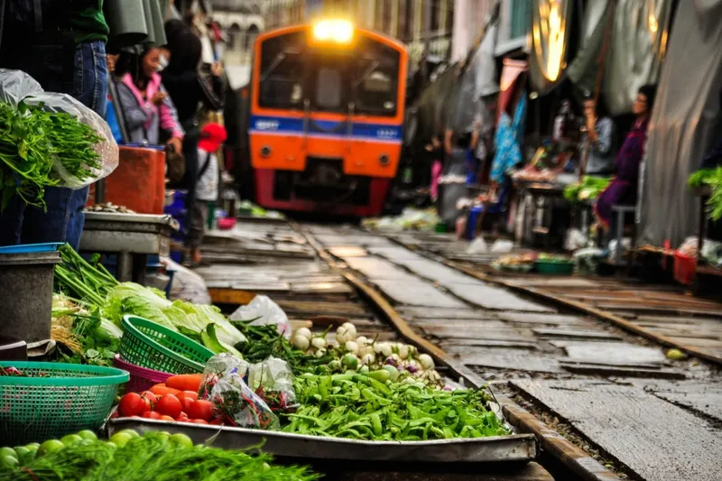 Bangkok – Maeklong Market – Damnoen Saduak – Kanchanaburi (B)