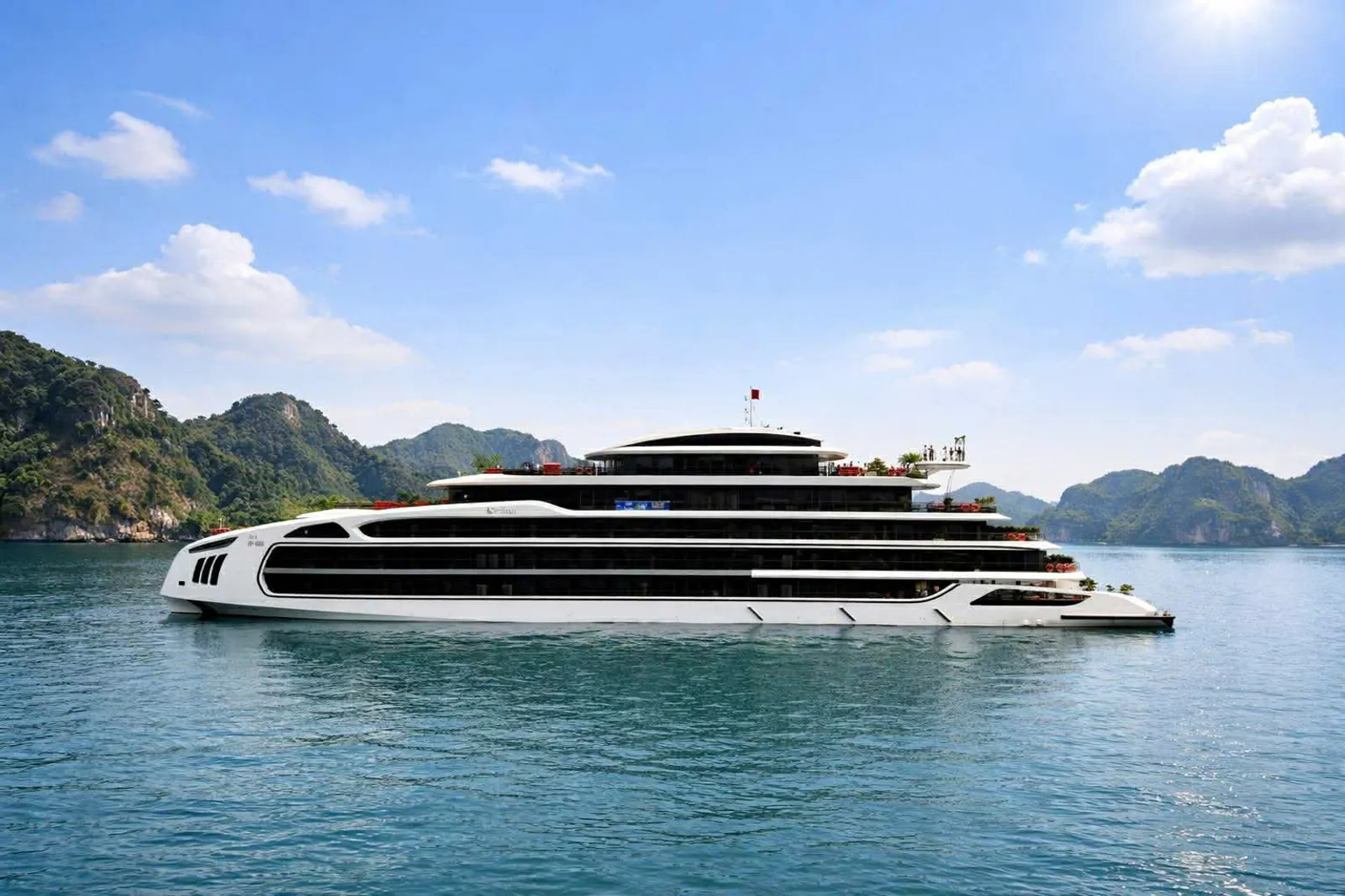 Celina of The Seas cruising Lan Ha Bay
