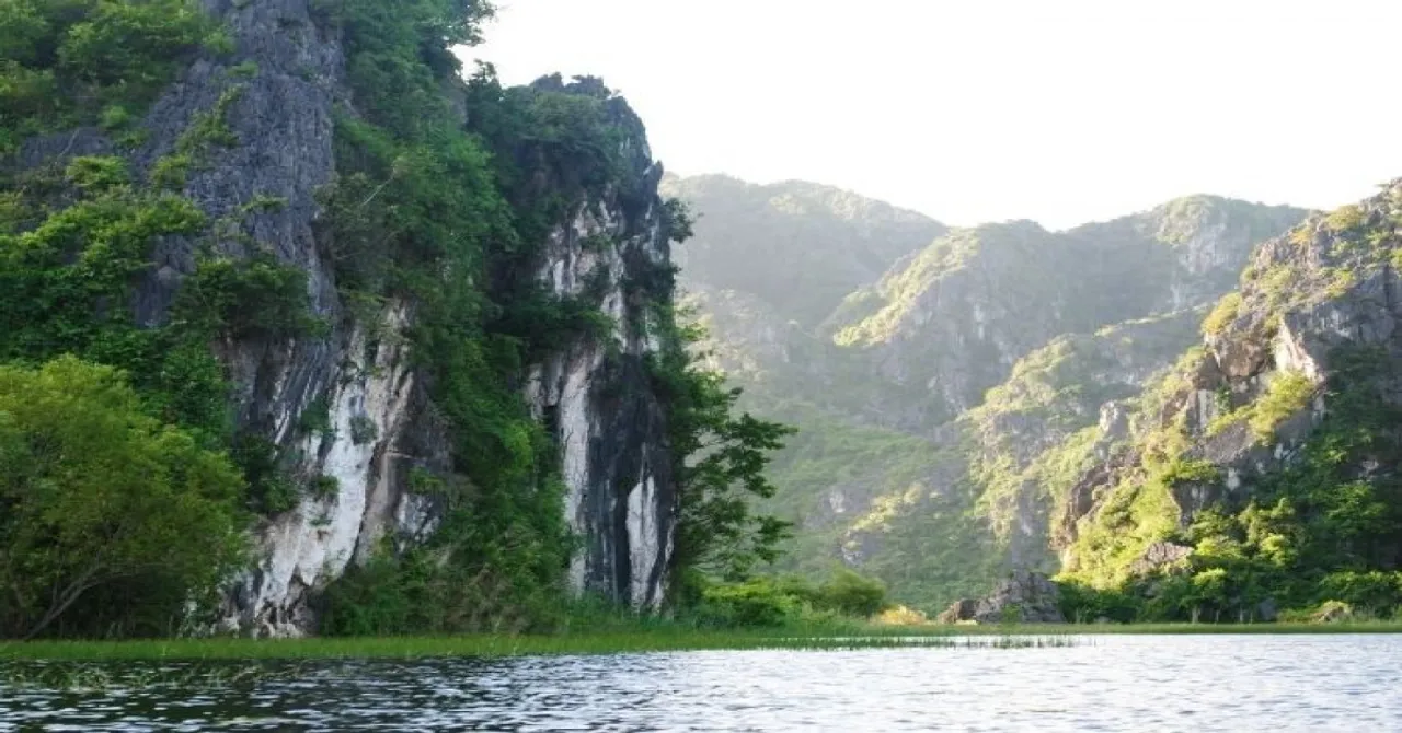 Hoa Lu, Tam Coc, Bich Dong Day Tour