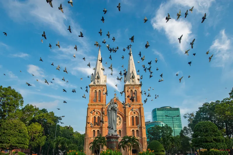 Arrival In Ho Chi Minh City – Ho Chi Minh ½ City Tour ( Dinner)