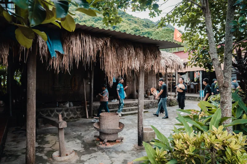 CAT BA ISLAND - VIET HAI VILLAGE - BA TRAI DAO BEACH ( BREAKFAST/ BRUNCH/DINNER)