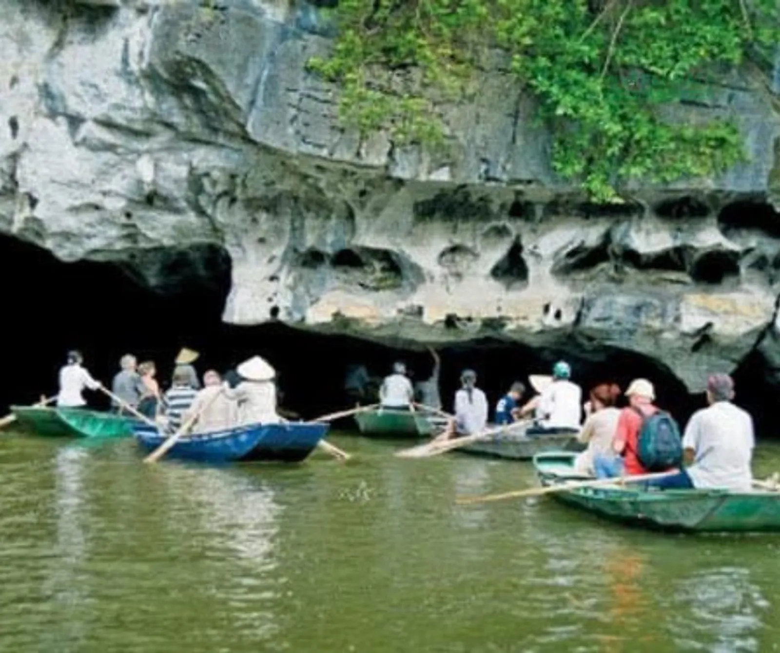 Paket Wisata Vietnam di Hanoi Halong Trang An 5 Hari 4 Malam – photo 21