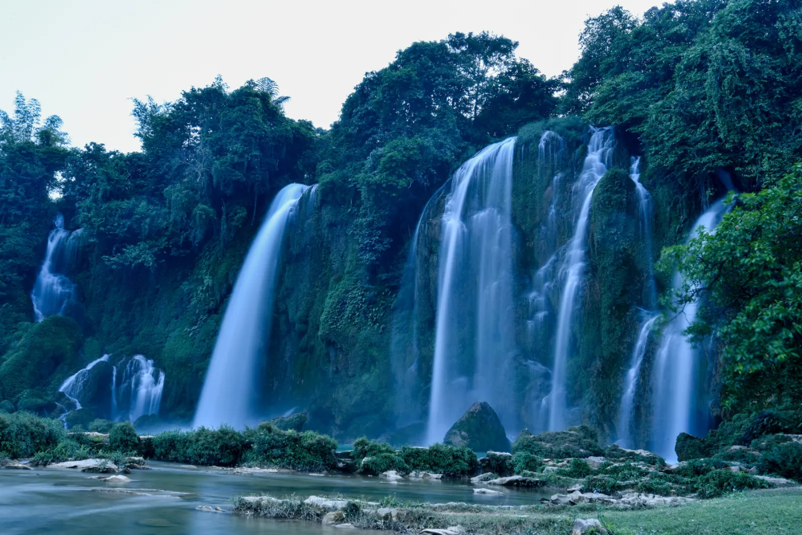 Northeast Vietnam 11-Day Private Tour: Ha Giang, Ba Be, Ban Gioc & Halong Bay – photo 9