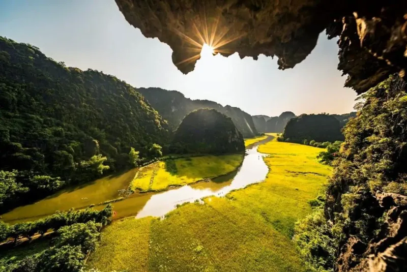 Tam Coc - Trang An – Mua Cave – Halong Bay (Breakfast, Lunch, Dinner)