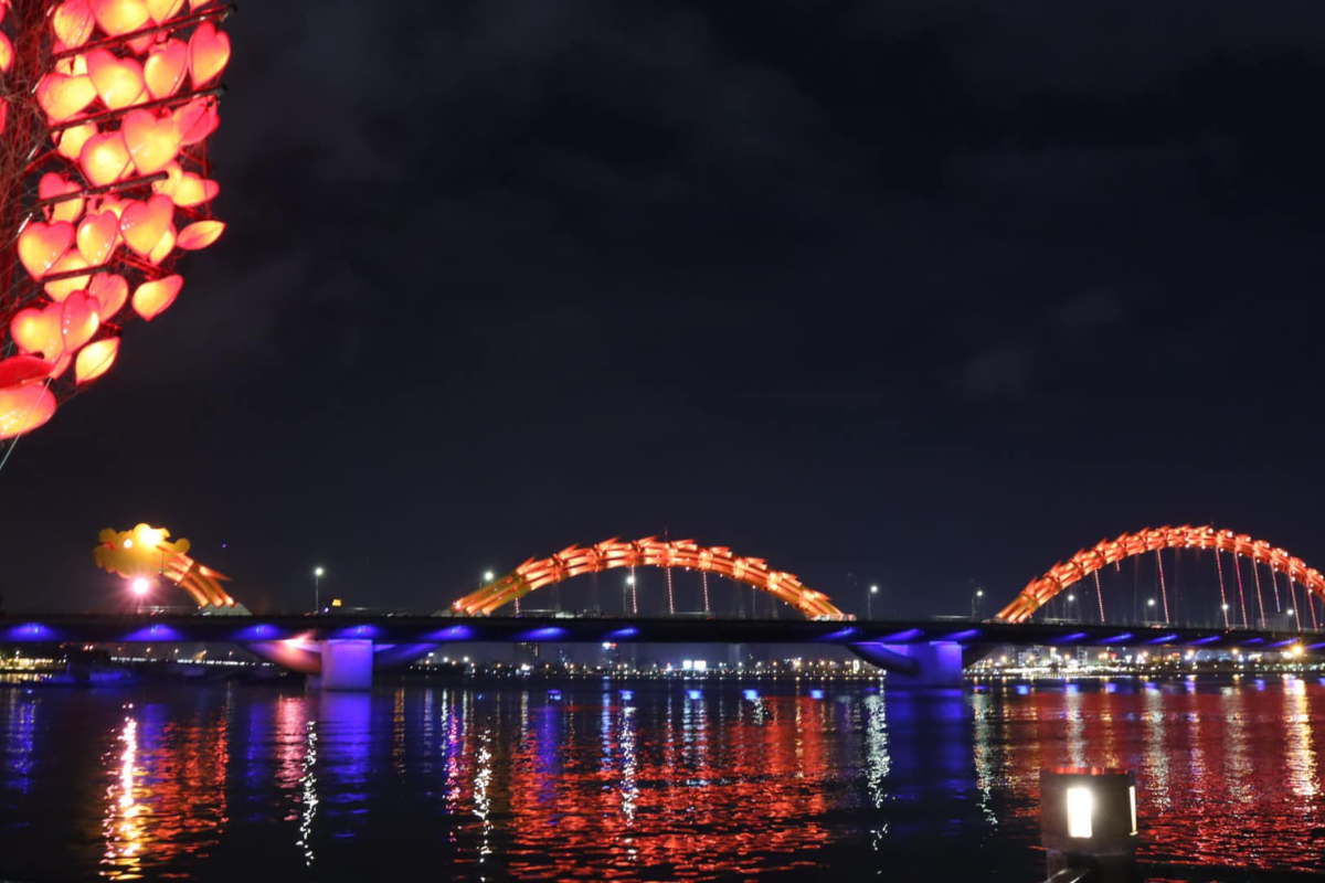Dragon Bridge in Da Nang lighting up at night