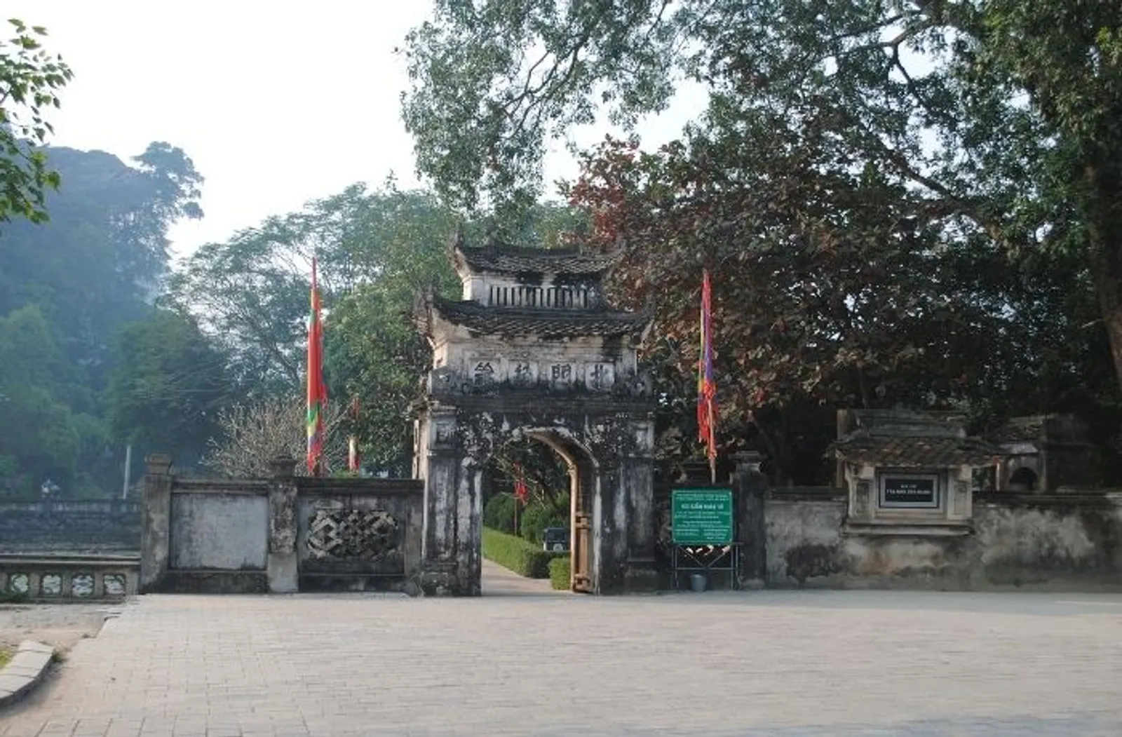 Hoa Lu, Tam Coc, Bich Dong Day Tour – photo 3