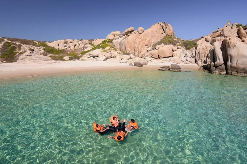 Bay Canh Island - Cau Island