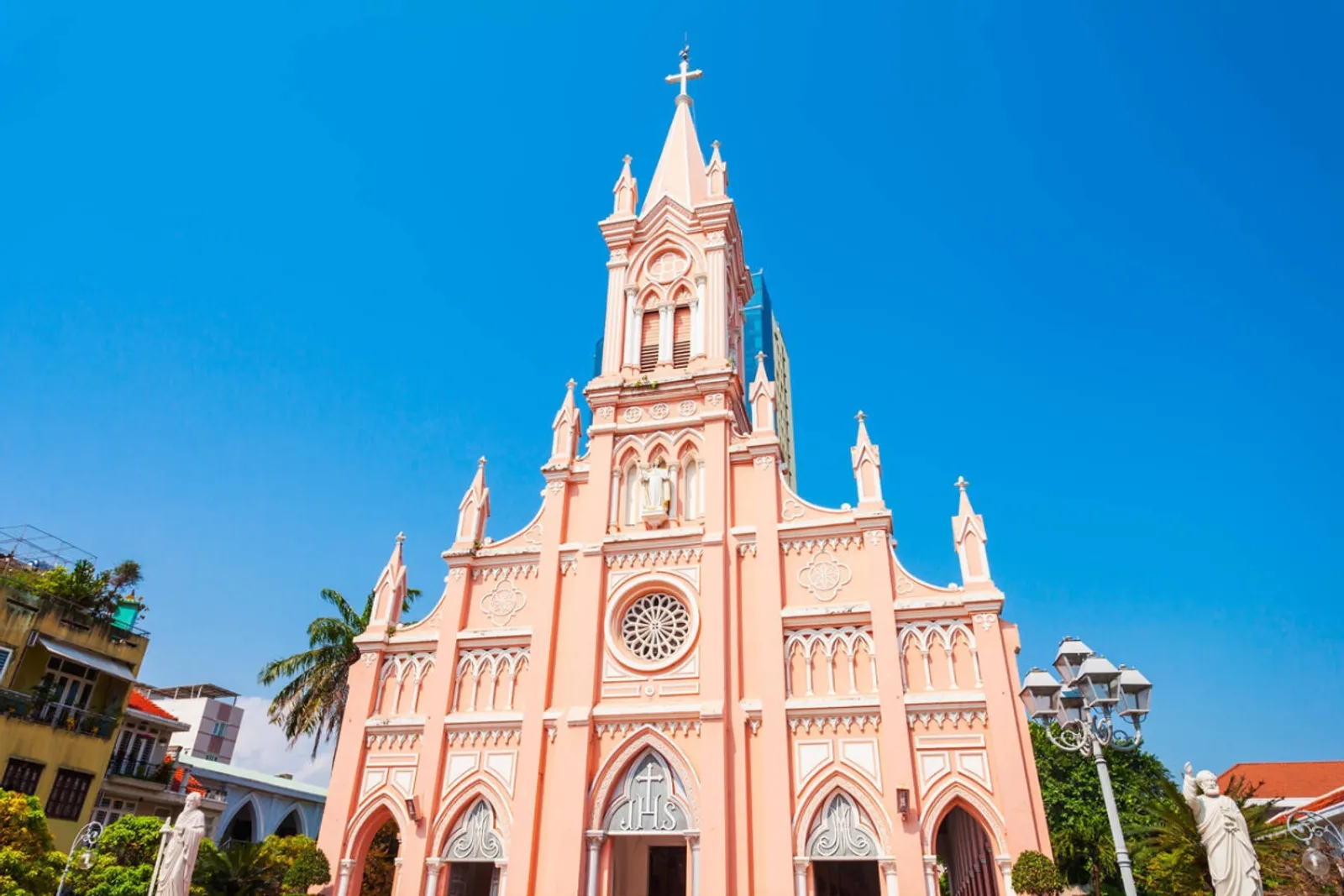 Da Nang Cathedral: A famous cultural attraction with impressive pink color