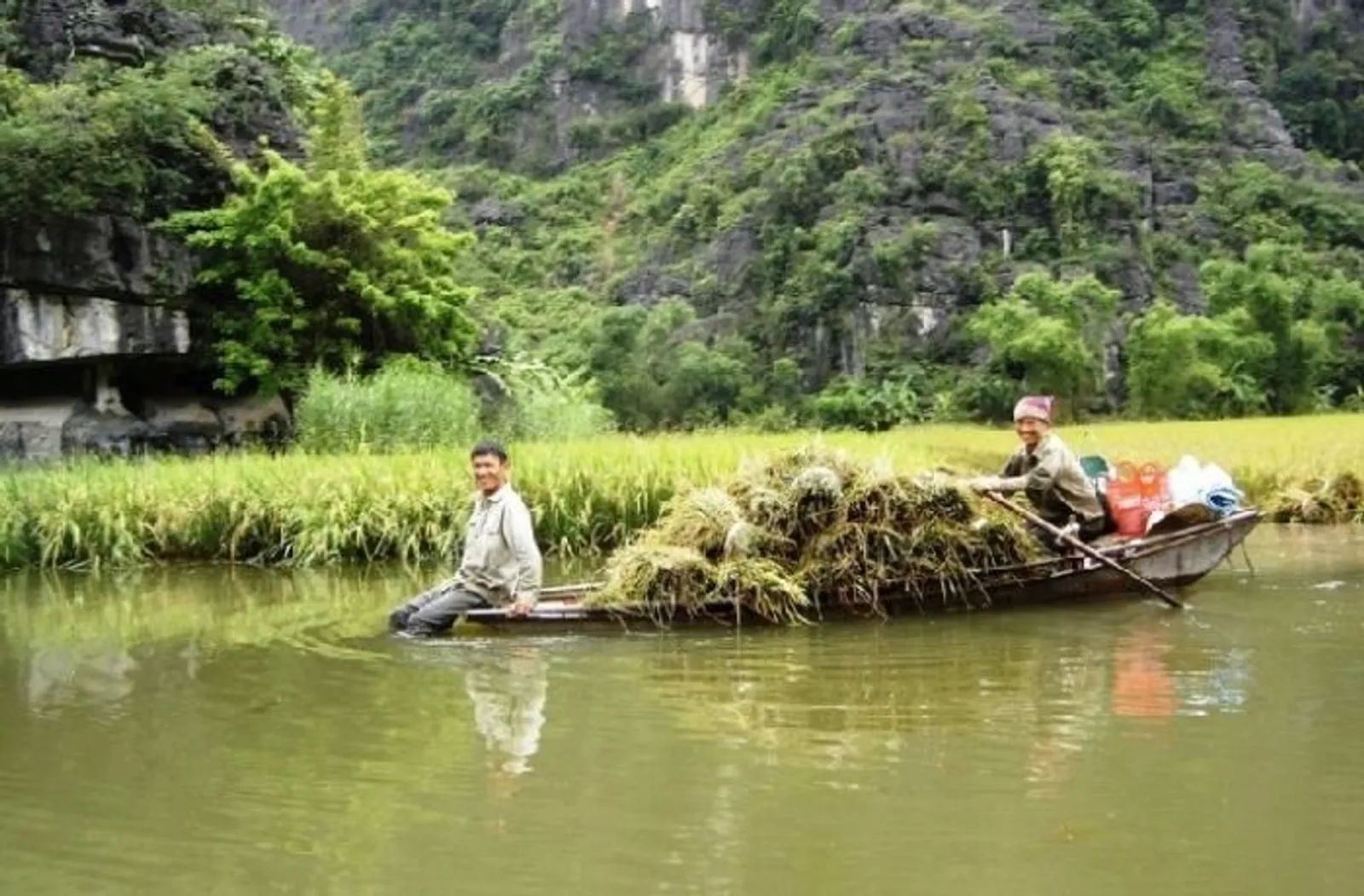 Hoa Lu, Tam Coc, Bich Dong Day Tour – photo 15