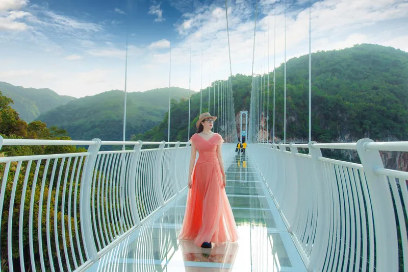 bach long glass bridge