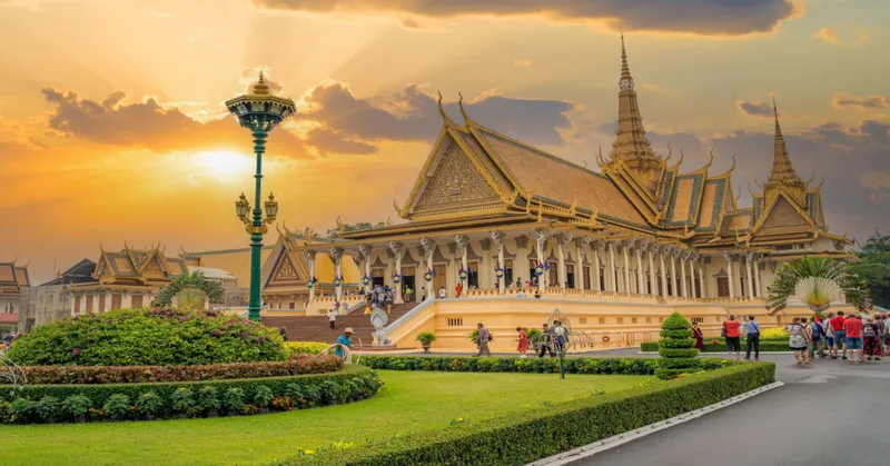 Phnom Penh’s Past & Present (Full day)