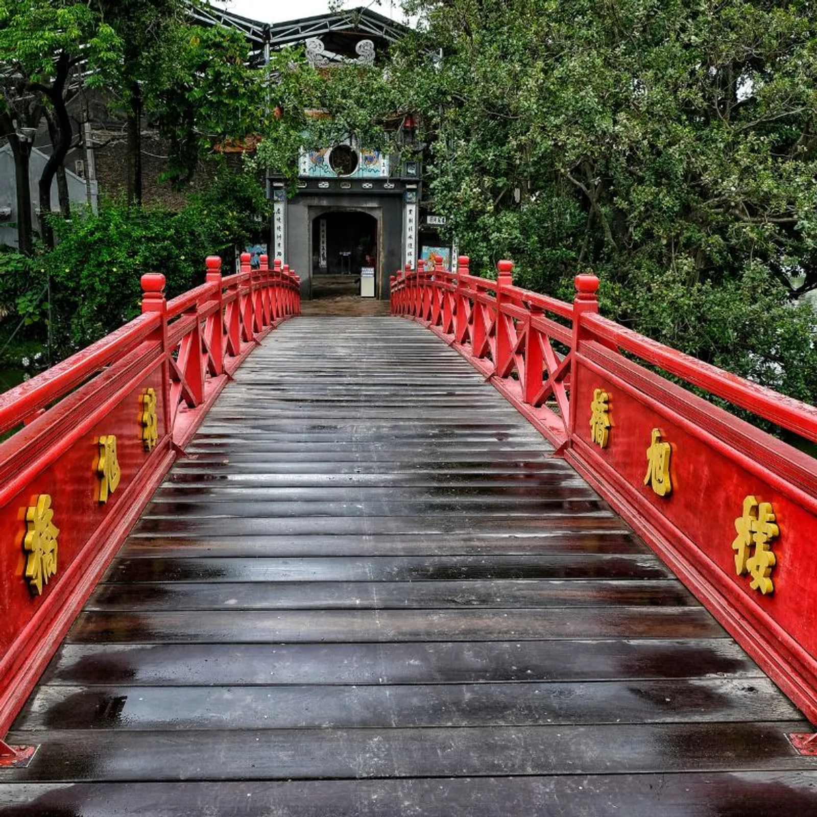 Paket Wisata Vietnam di Hanoi Halong Trang An 5 Hari 4 Malam – photo 36