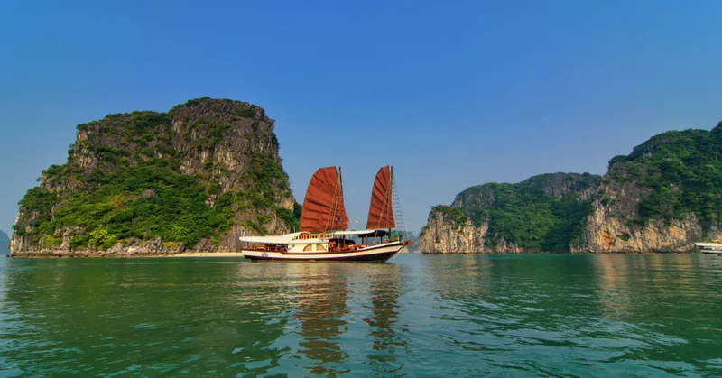 3D2N L'AMOUR JUNK BAI TU LONG BAY