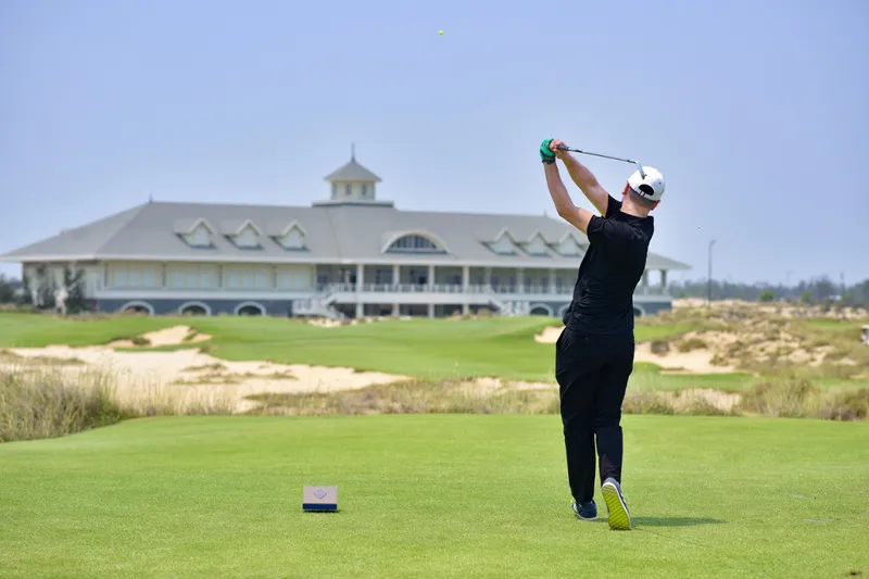 Golf at Hoiana Shores Golf Club (Breakfast)