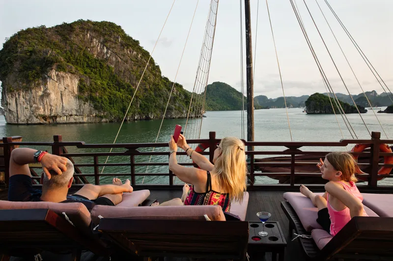 Halong - Hanoi (Breakfast/Brunch)