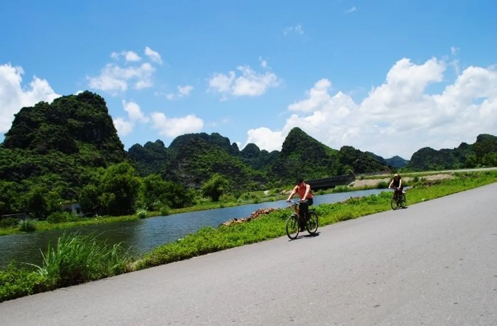 Hoa Lu, Tam Coc, Bich Dong Day Tour – photo 2