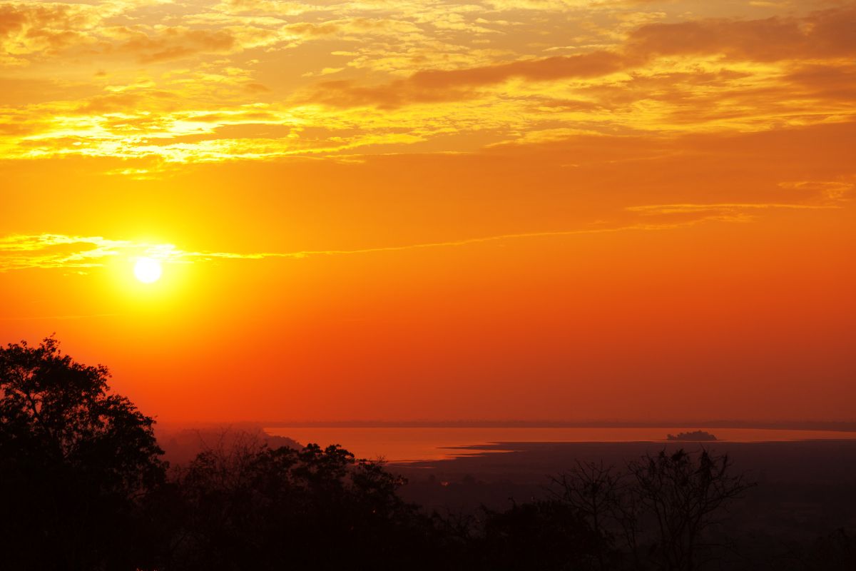 A Mesmerizing Experience: Sunset at Phnom Bakheng, Angkor Wat – photo 1