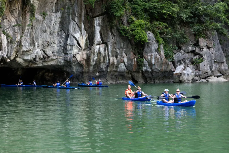 Hanoi - Halong Bay ( Lunch / Dinner)