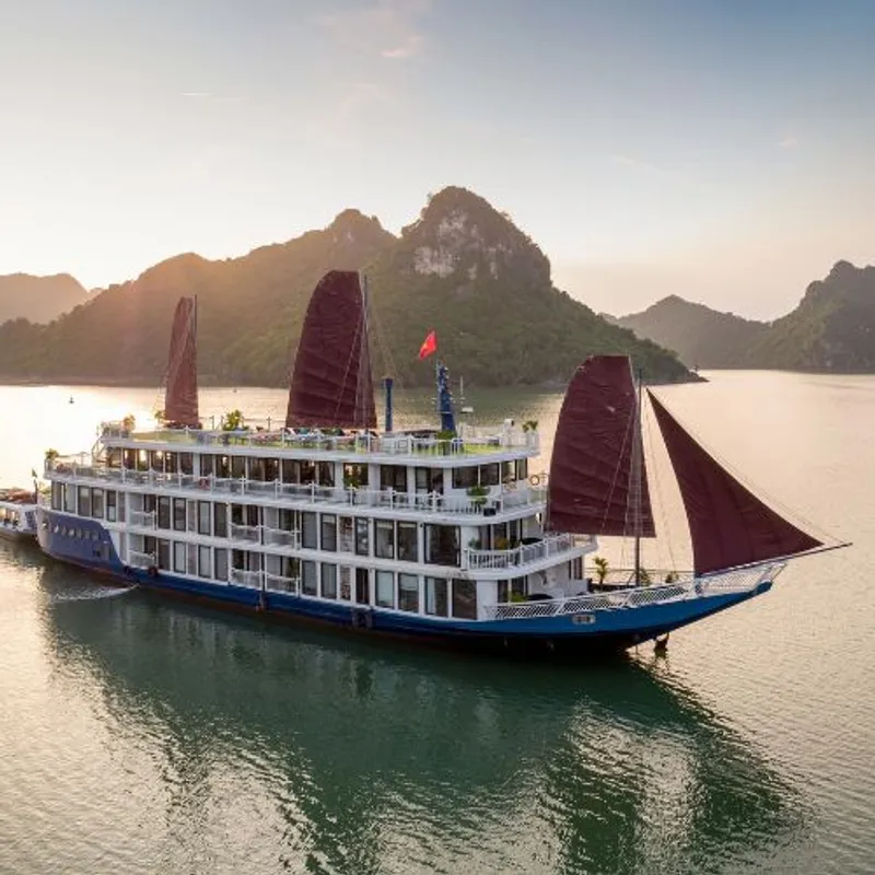 Halong Bay – Hanoi (Breakfast, Brunch, Dinner)