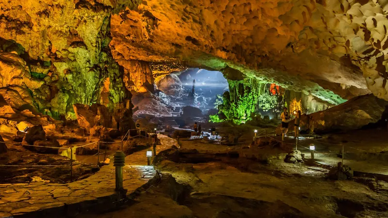HANOI – HALONG BAY – SUNG SOT CAVE – TITOP ISLAND ( LUNCH/ DINNER)